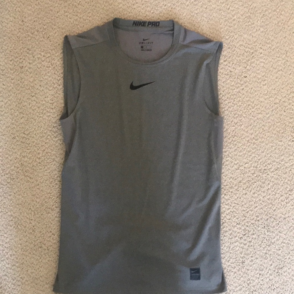 Men’s sleeveless Nike Pro Dri- Fit Tank